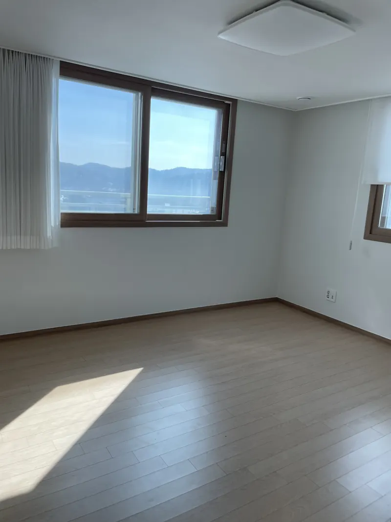 동탄 남쪽 생활권 아파트 방 정리 후 빈 공간 사진